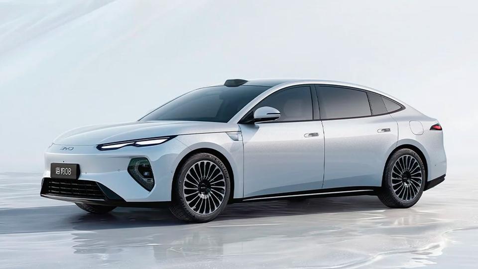 Компания BYD презентовала в Китае новый седан