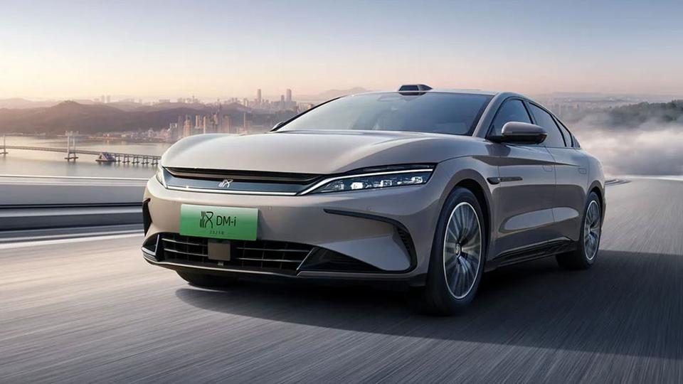 BYD обновил седан Han. Он стал богаче и дешевле