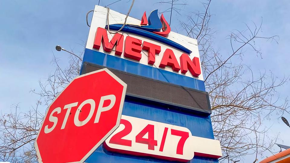 Президент поручил не допускать роста цен на бензин и газ