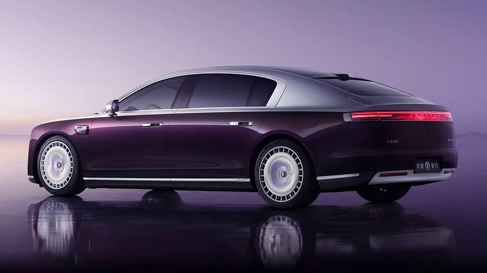 В Китае презентовали нового конкурента «Майбаху»