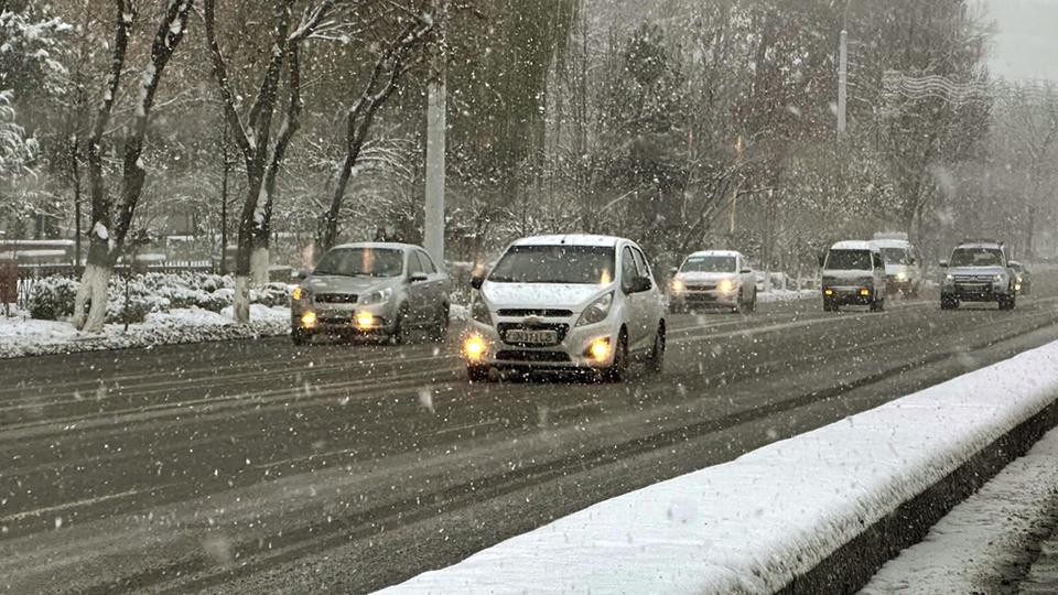Можно ли ездить на всесезонных шинах зимой