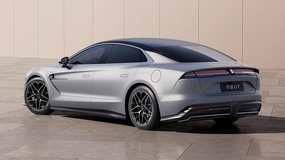 Мощнейший автомобиль от BYD Yangwang U7