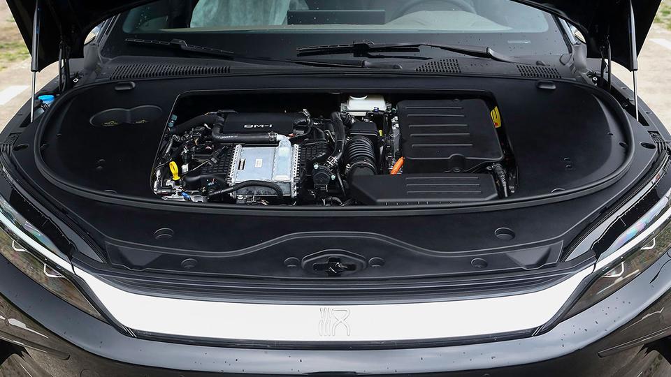 BYD обновил седан Han. Он стал богаче и дешевле