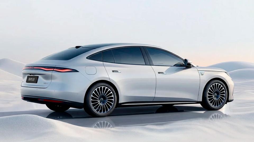 Компания BYD презентовала в Китае новый седан