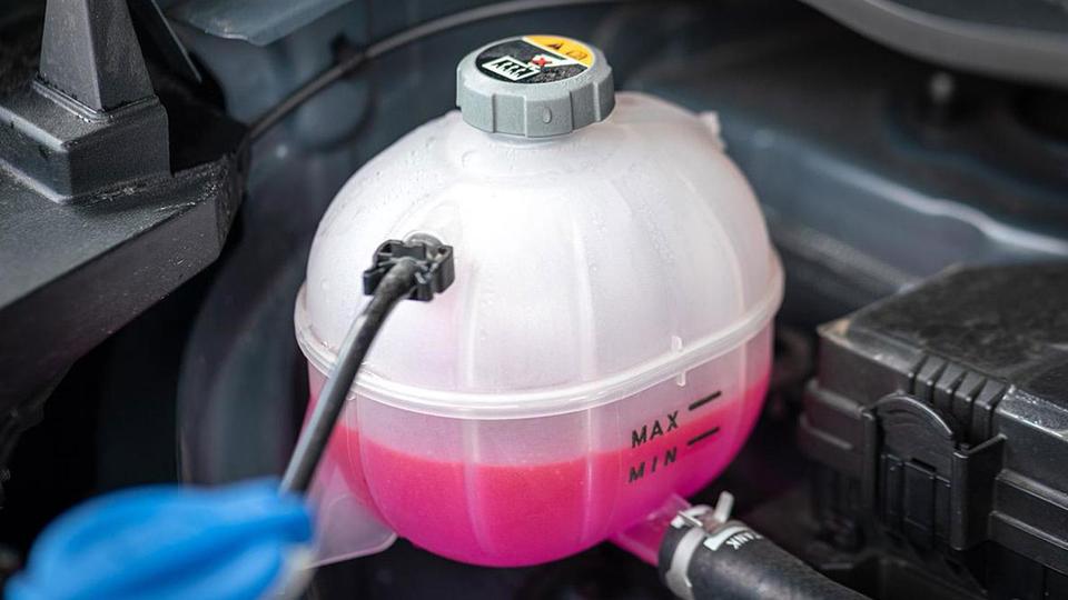 Что делать, если замёрзла вода в радиаторе?