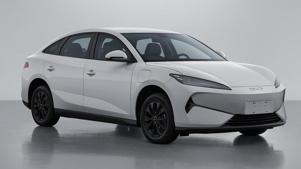 BYD yangi arzon e7 modelini ishlab chiqarishga tayyorgarlik ko‘rmoqda