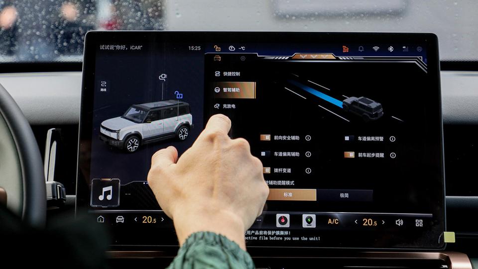 В китайских авто физические кнопки станут обязательными