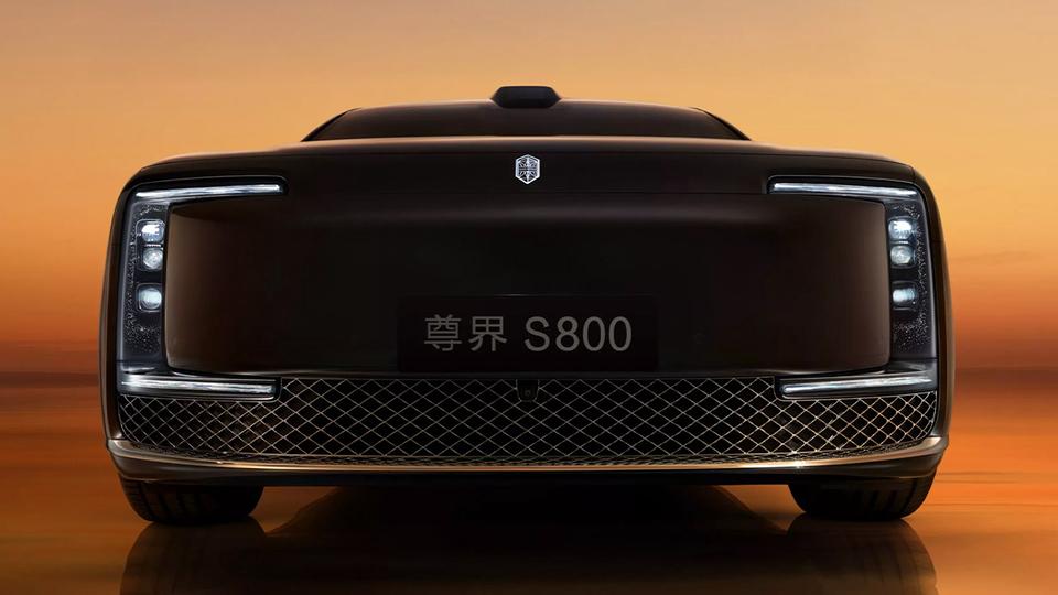 В Китае презентовали нового конкурента «Майбаху»