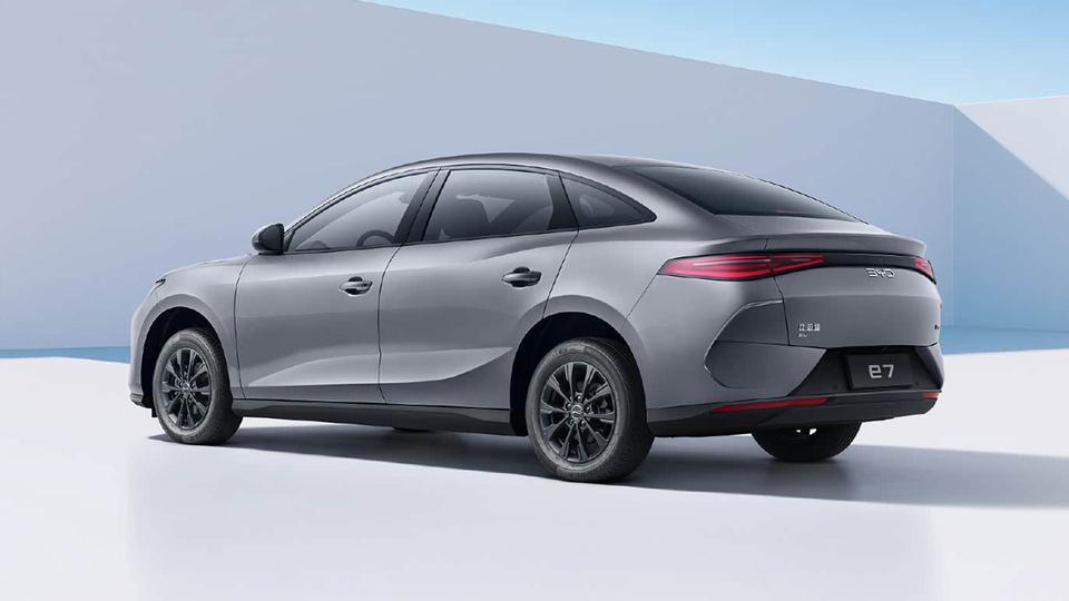 BYD yangi arzon e7 modelini ishlab chiqarishga tayyorgarlik ko‘rmoqda