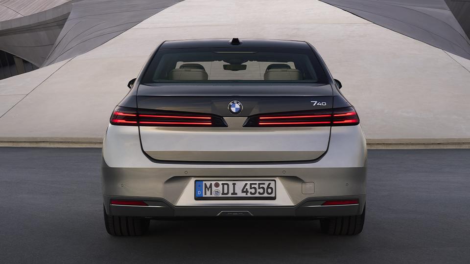 BMW обновила 7-ю серию (G70)