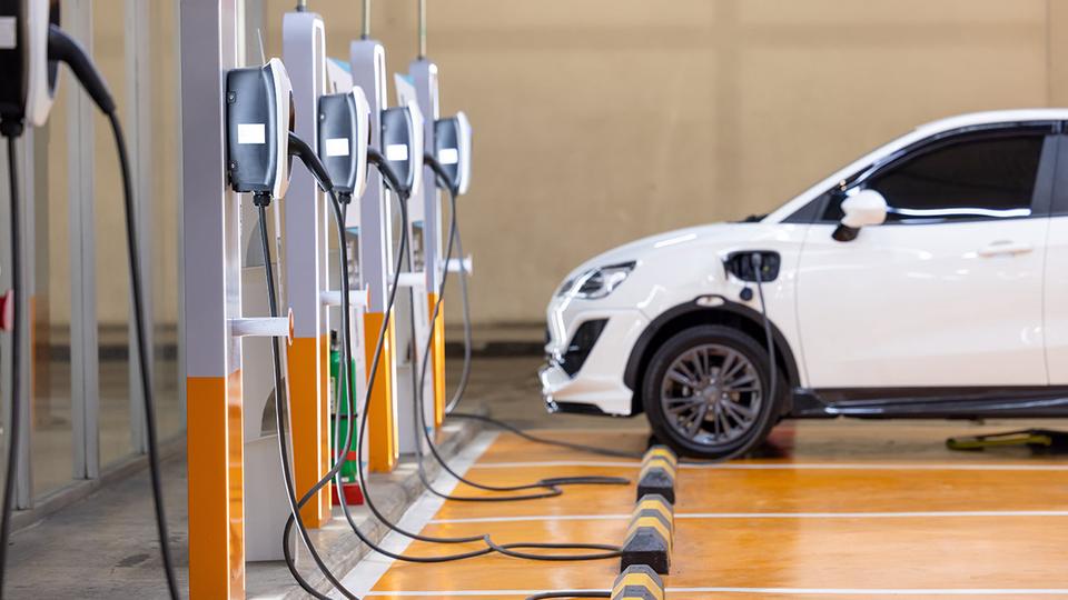 Плата за стоянку у зарядных станций — незаконна