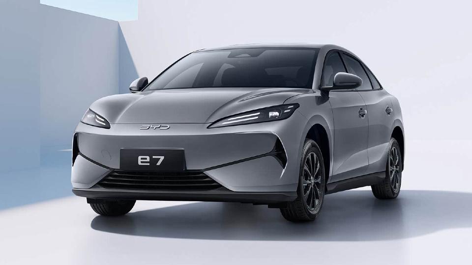 BYD yangi arzon e7 modelini ishlab chiqarishga tayyorgarlik ko‘rmoqda