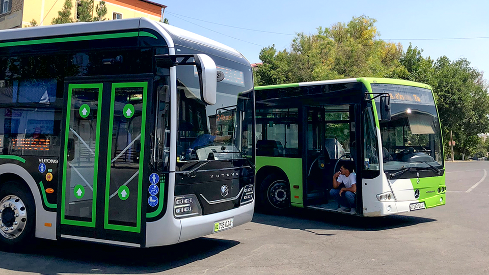 В Ташкенте автобусы стали проезжать остановки. В чём дело?
