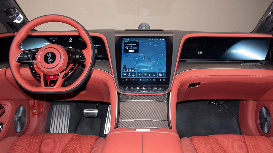 Мощнейший автомобиль от BYD Yangwang U7