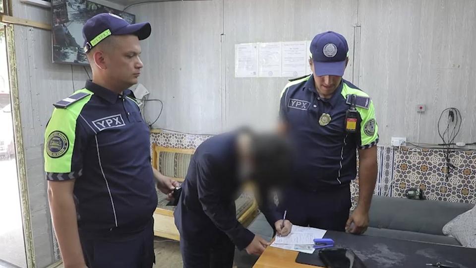 В Узбекистане за один день поймали почти 400 школьников за рулём