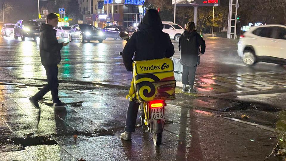 Новые раздражители на дорогах Ташкента. Теперь  электровелосипеды