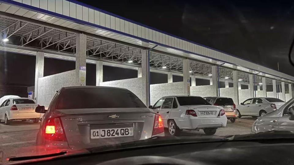 На заправках Узбекистана снова ожидаются очереди