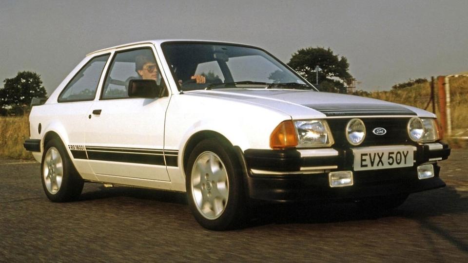 Рекорд? В Ташкенте мастера установили мотор в Lacetti за 49 секунд