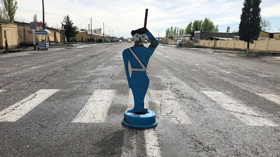 Возле школ начали появляться приподнятые пешеходные переходы