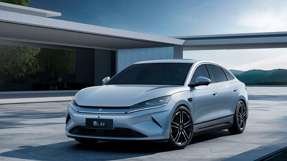 Yangi BYD Qin L EV elektromobili qanday ko‘rinishga ega bo‘ladi?