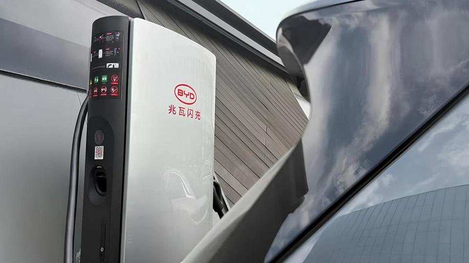 BYD начал строить в Китае сеть мегазарядок