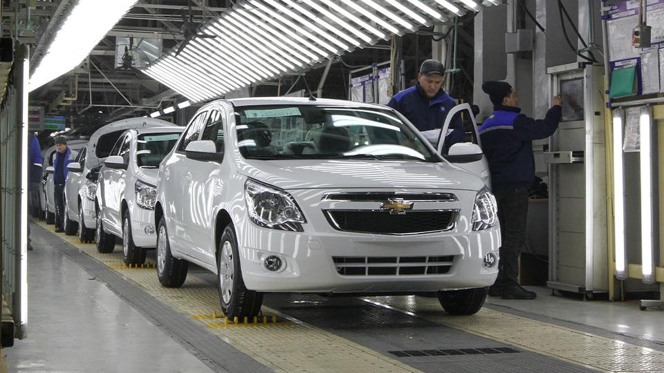 Прибыль UzAuto Motors сократилась почти вдвое