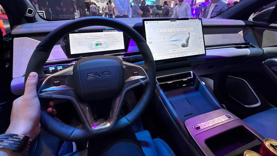 BYD ikkita yangi gibridni taqdim etdi - ATTO 8 va Yuan Up DM-i