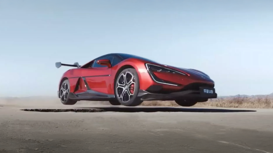 YangWang U9 — гиперкар, который прыгает через ямы