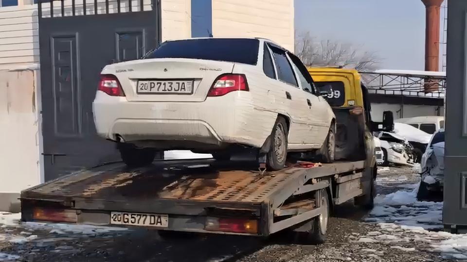 «Нексию», окутанную гирляндами, задержали и оштрафовали