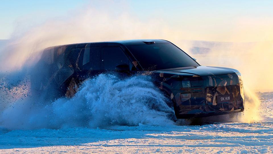 Фото нового Zeekr 9X, но ещё в камуфляже