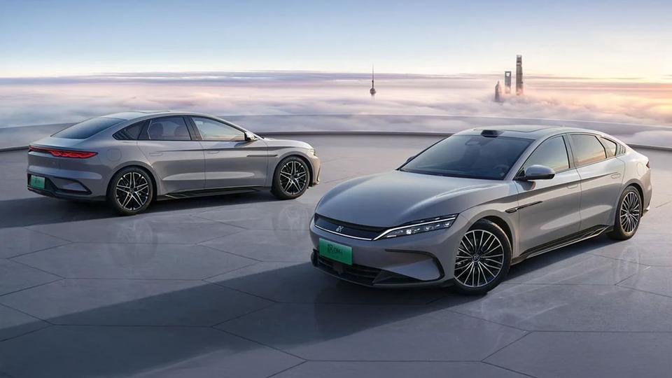 BYD обновил седан Han. Он стал богаче и дешевле