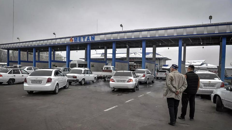 На заправках Узбекистана снова ожидаются очереди