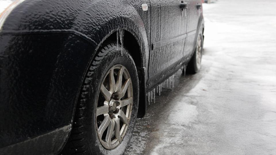 В горах Узбекистана скользкие дороги