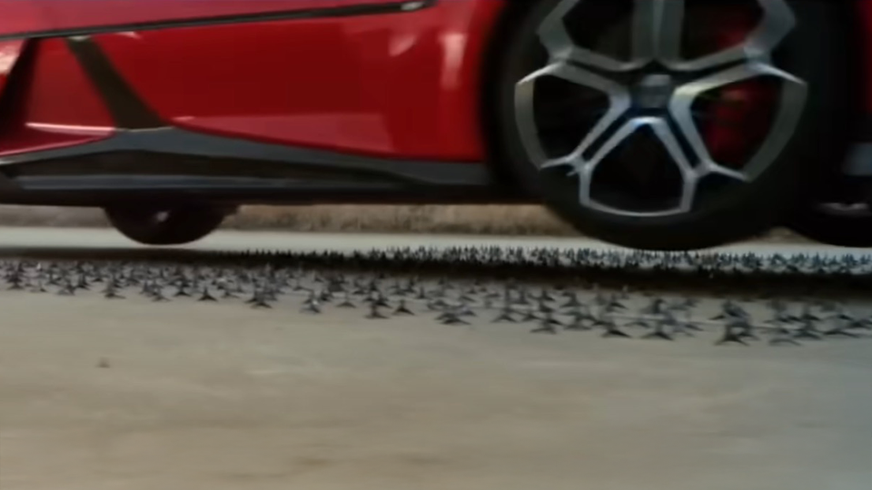 YangWang U9 — гиперкар, который прыгает через ямы