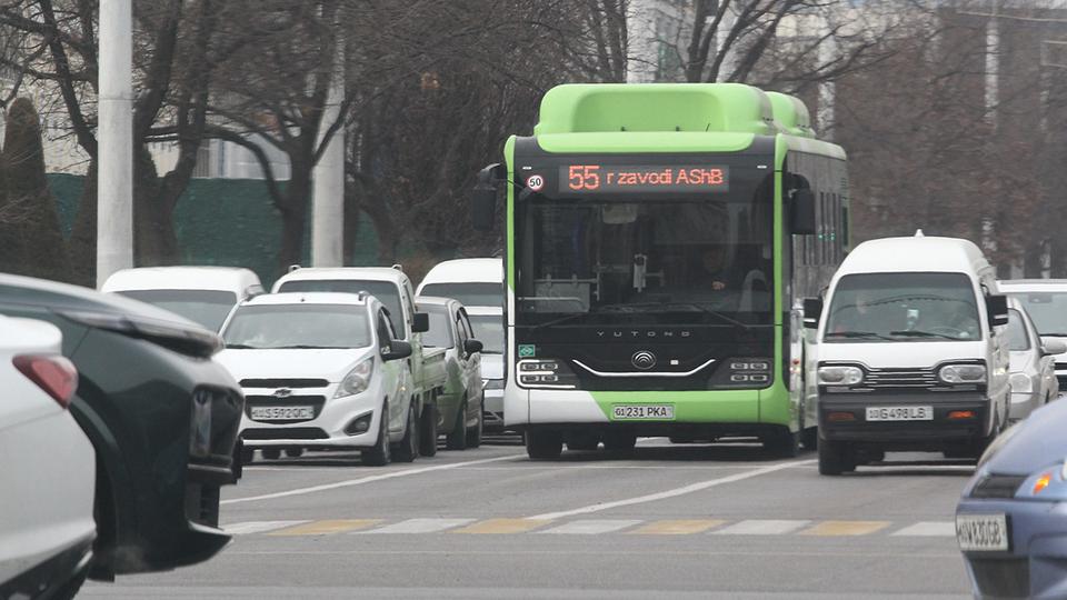 Езда по автобусной полосе будет обходиться водителям дороже