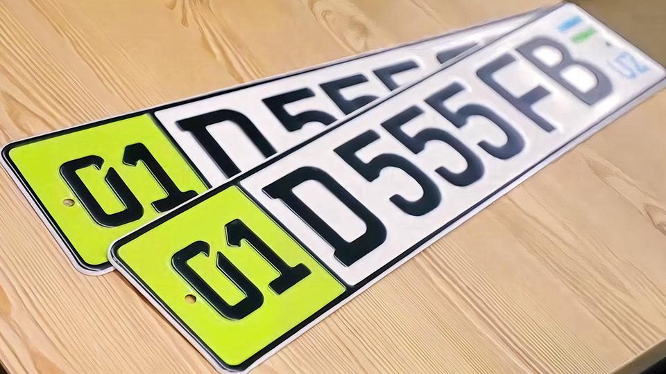 Как быстро заменить повреждённый госномер?