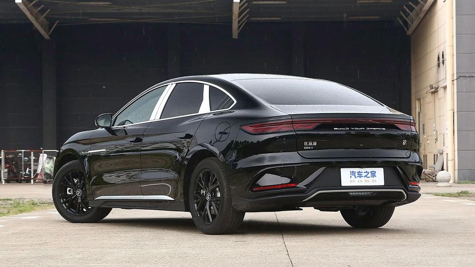 BYD обновил седан Han. Он стал богаче и дешевле