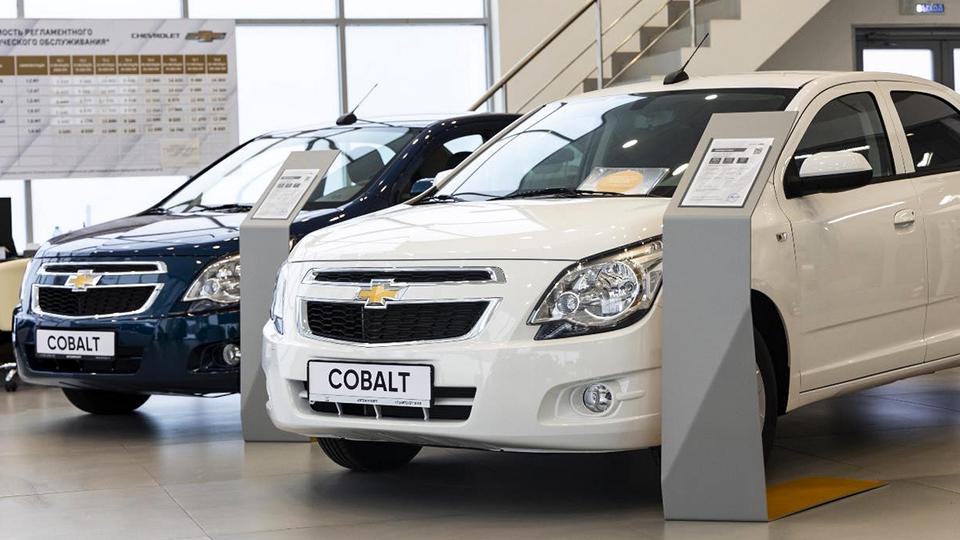 Chevrolet Cobalt производят всё больше, но покупают его всё меньше
