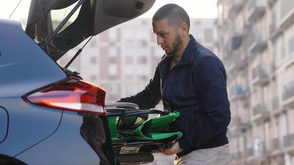 Бесплатное такси для школьников с инвалидностью в Узбекистане