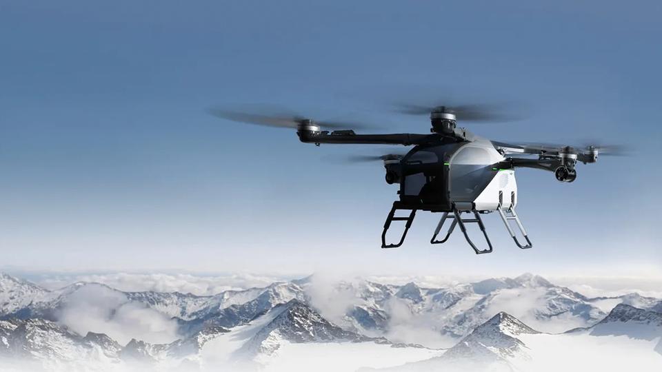 Завод по производству летающих автомобилей запустили в Китае