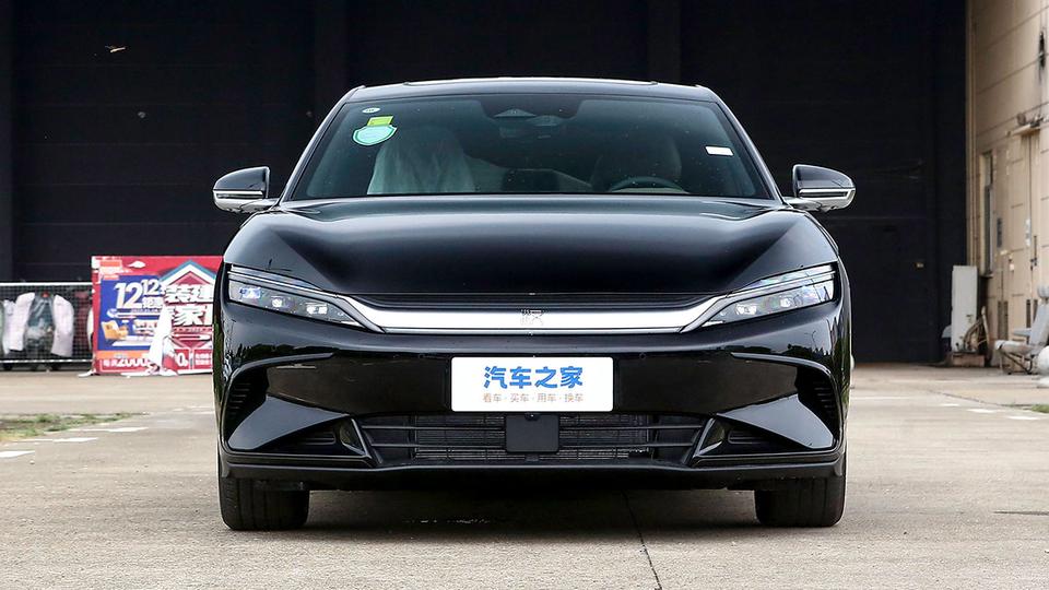 BYD обновил седан Han. Он стал богаче и дешевле