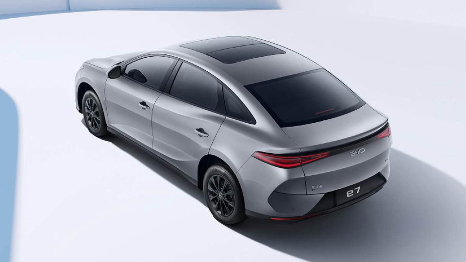 BYD yangi arzon e7 modelini ishlab chiqarishga tayyorgarlik ko‘rmoqda