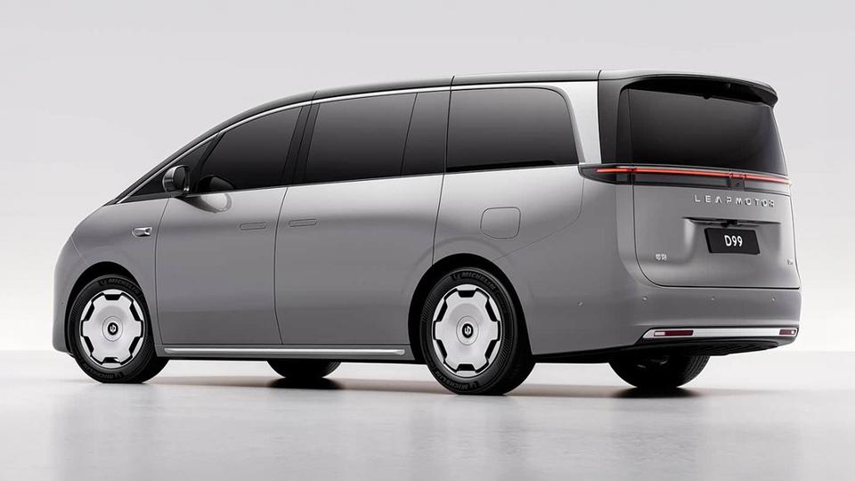 Компания Leapmotor представила свой первый минивэн D99