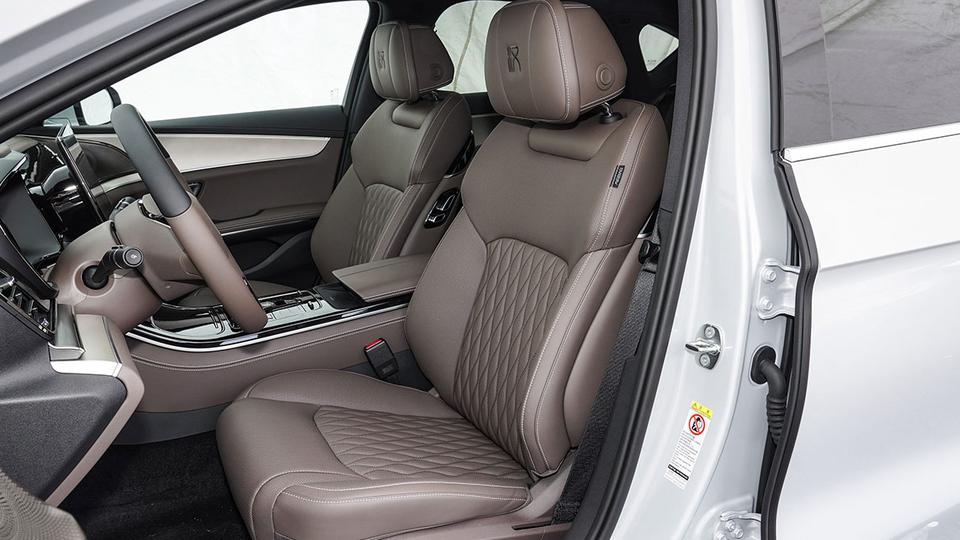 BYD обновил седан Han. Он стал богаче и дешевле