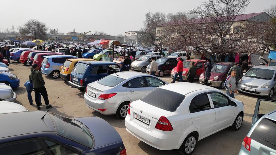 Продавцы авто больше не платят налоги в Кыргызстане