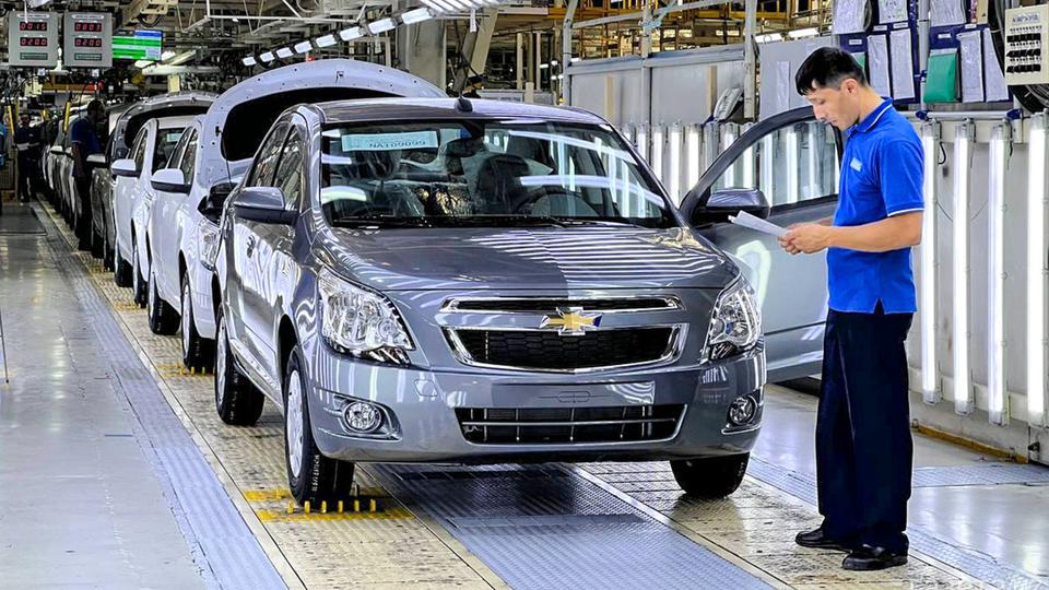 Chevrolet Cobalt: обзор, цены и технические характеристики