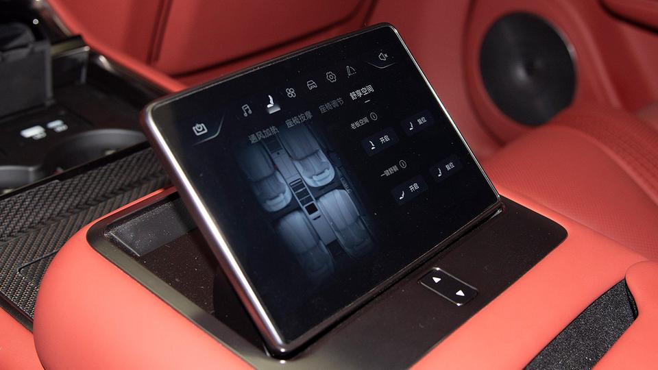 Мощнейший автомобиль от BYD Yangwang U7