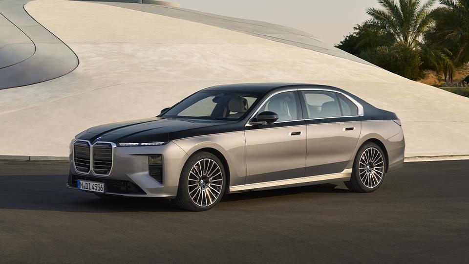 BMW обновила 7-ю серию (G70)
