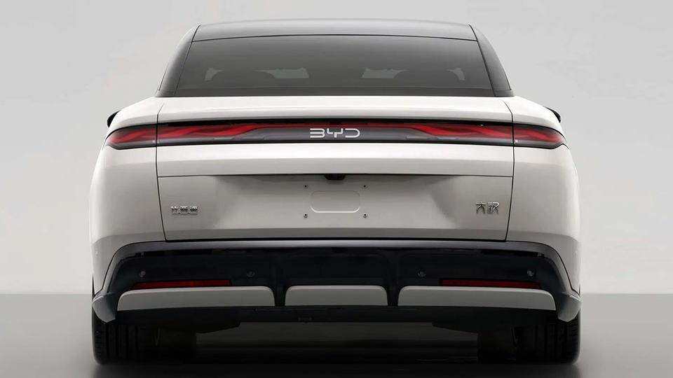 Компания BYD рассекретила новый флагманский седан Han