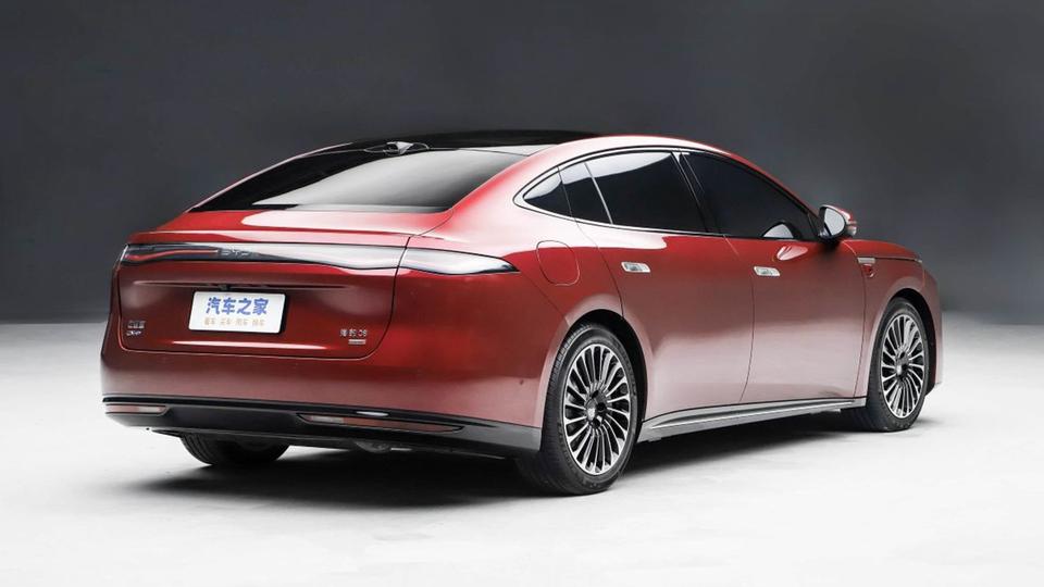BYD yangi 5 metrli sedanni taqdim etdi